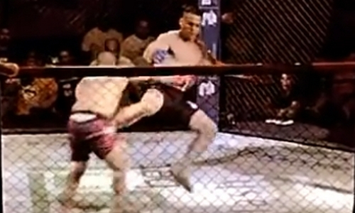Дичайший нокаут на четвертой секунде боя случился в ММА. Видео