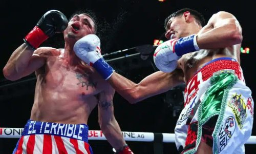 Красивым нокаутом закончился бой топ-таланта в главном событии вечера бокса в США. Видео