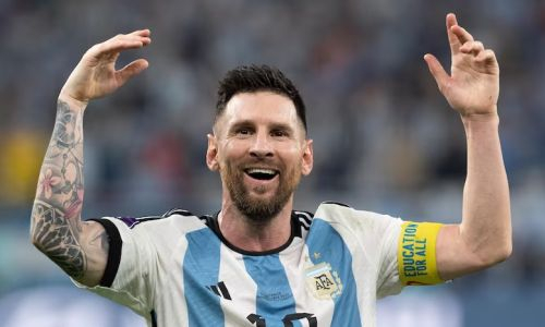 Месси попал в рейтинг лучших нападающих 2000-х, а Роналду — нет