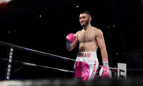 Непобежденный боксер из России оправдался за желание выйти под флагом США