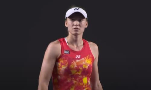 Видеообзор матча Итогового турнира WTA Рыбакина — Саккари 6:0, 6:7, 7:6