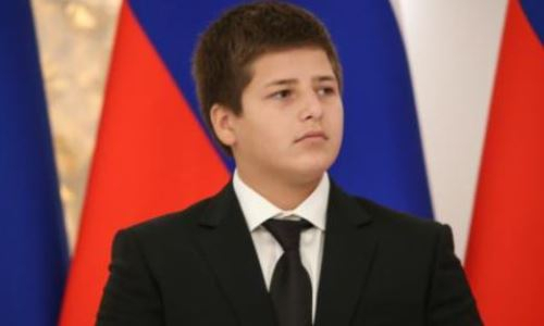 В Кремле неожиданно отреагировали на награждение 15-летнего сына-бойца Рамзана Кадырова госнаградами