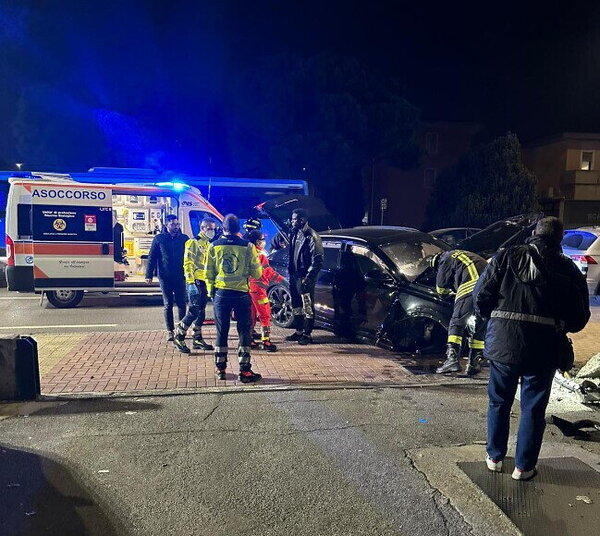 Марио Балотелли разбил свой автомобиль в ДТП. Фото