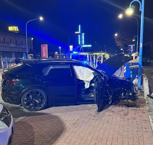 Марио Балотелли разбил свой автомобиль в ДТП. Фото