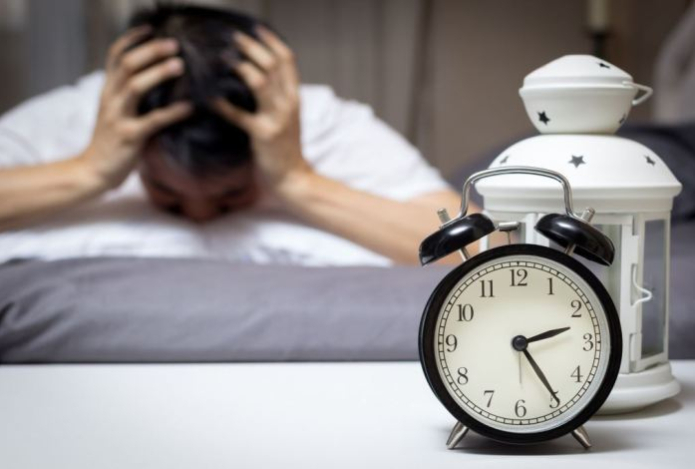 «Потрите три минуты». Врач назвал способ борьбы с бессонницей