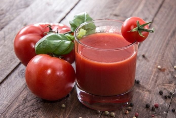 Ученые объяснили влияние томатного сока на уровень холестерина