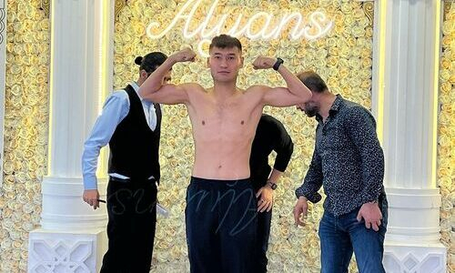 Казахстанский чемпион WBA прошел взвешивание перед боем с «Тайсоном» из Узбекистана 