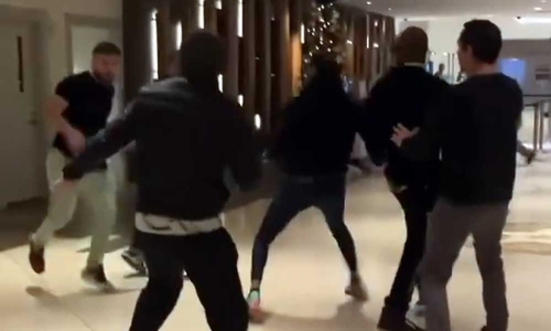 Топовый боец UFC казахстанского менеджера вступил в потасовку в отеле. Видео