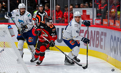 «Надо уйти с КХЛ, не позориться». Фанаты «Барыса» эмоционально отреагировали на поражение клуба