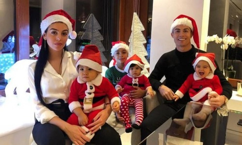 Как Джорджина Родригес и Криштиану Роналду украсили дом к Рождеству. Видео