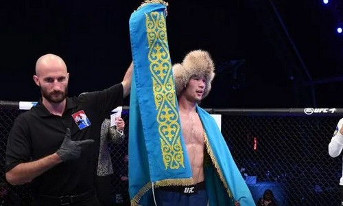  В UFC нашли самую милую болельщицу Шавката Рахмонова. Фото