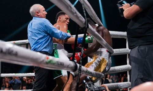 Зверский нокаут случился в главном бою вечера бокса за титул чемпиона мира WBA. Видео