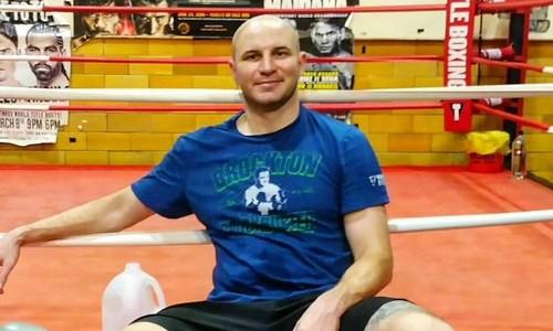 Казахстанский супертяж-нокаутер провел спарринг с лучшим проспектом 2022 года. Видео