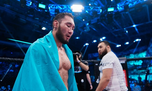 В российской лиге сделали заявление о реванше скандального боя «Казахского гиганта»