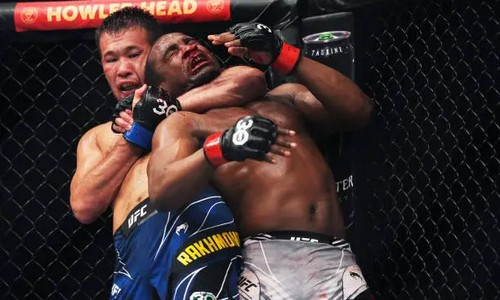 Бывший соперник Шавката Рахмонова в UFC призвал дать титульный шанс топовому файтеру
