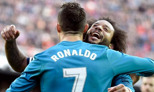 Роналду сделал рождественский подарок сыну Марсело и привел в восторг