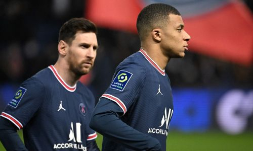 «Не смотрели друг на друга». Появились новые подробности конфликта Месси и Мбаппе