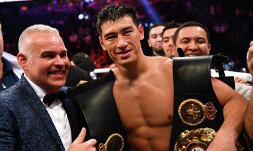 Бивол подписал контракт на бой за «абсолют» с Бетербиевым