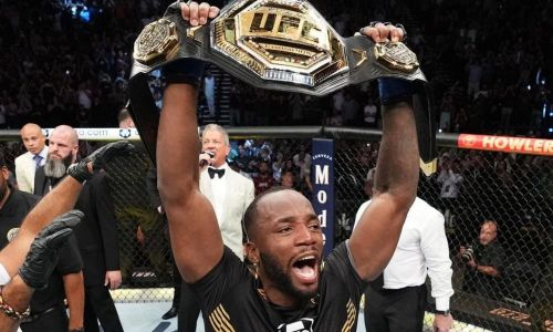 Чемпион UFC в весе Шавката Рахмонова похвастался поясом на матче АПЛ