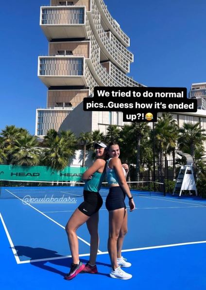 Арина Соболенко схватила красавицу-теннисистку за ягодицы. Фото