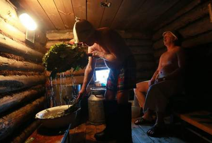 Биолог рассказал об опасных последствиях употребления алкоголя в бане