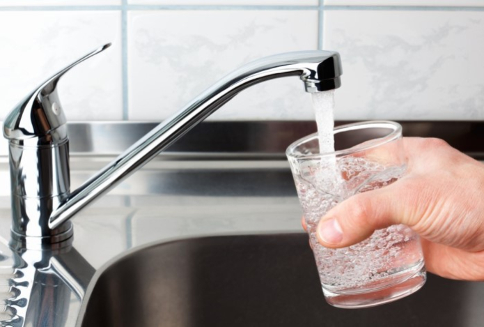 Доктор перечислил неприятные болезни от воды из-под крана и лучшие способы её очистить