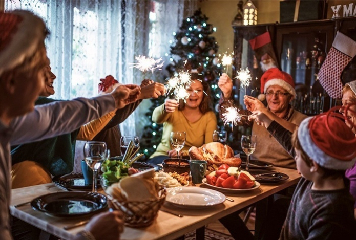 Врач назвала способы не переедать за новогодним столом