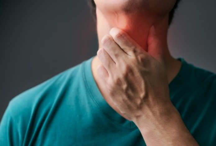 Врач рассказал, о каком смертельном недуге может говорить ощущение кома в горле