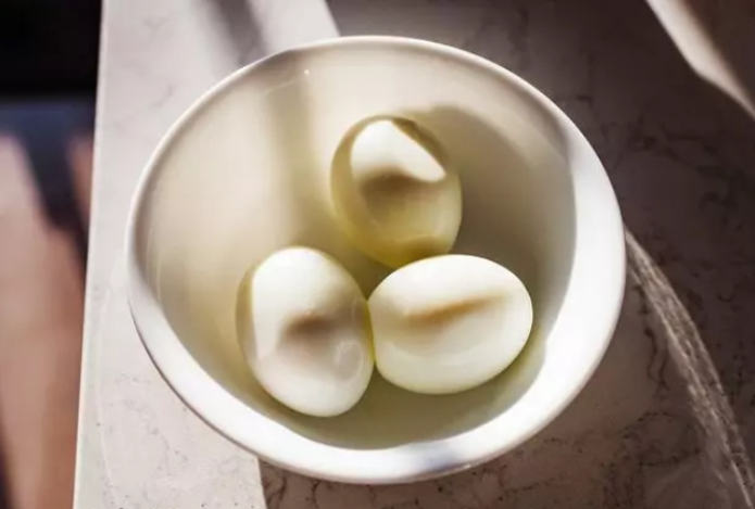 Названы восемь сытных закусок с большим количеством белка. Они помогут похудеть или нарастить мышцы