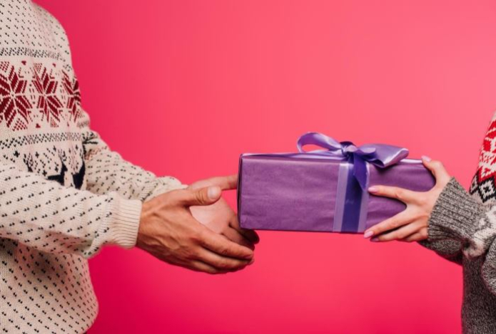 К расставанию и ссорам. Семь вещей, которые нельзя дарить на праздник