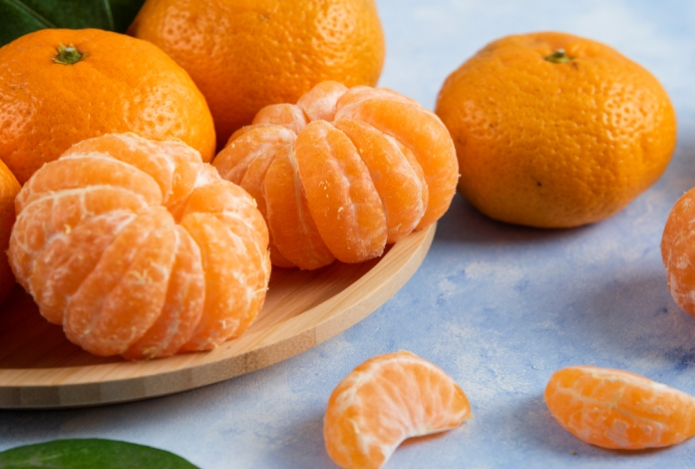 Как сделать кислые мандарины сладкими за 30 секунд. Результат заставит пищать от восторга