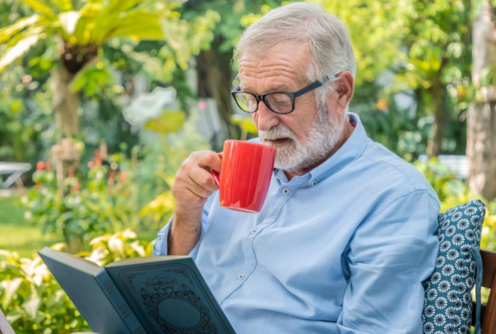 Есть обязательно. Этот продукт необходим пожилым людям для укрепления здоровья