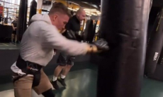 Боксер из Казахстана блеснул силой ударов на тренировке. Видео