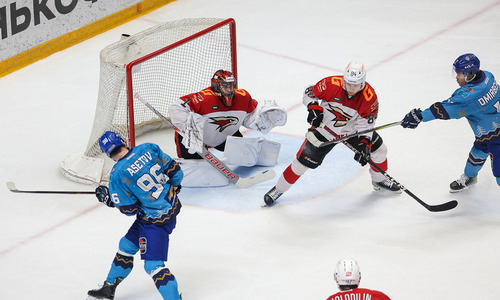 Шайба хоккеиста «Барыса» вошла в топ-3 лучших голов недели КХЛ. Видео