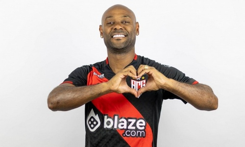 Экс-лидер «Кайрата» официально подписал контракт с новым клубом