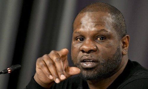 Известный американский боксер получил паспорт России