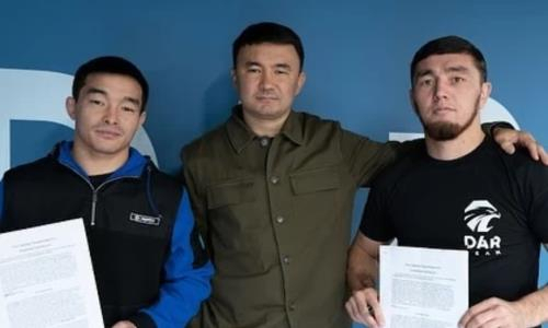 Два казахстанца из команды Шавката Рахмонова подписали контракты с американской лигой