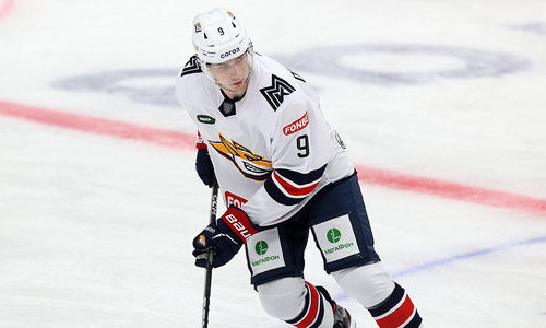 Хоккеист сборной Казахстана помог победить лидеру Востока КХЛ