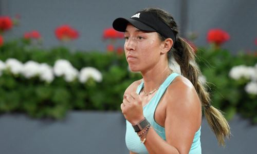 Соперница Рыбакиной из топ-5 на камбэке вышла в полуфинал турнира в Австралии