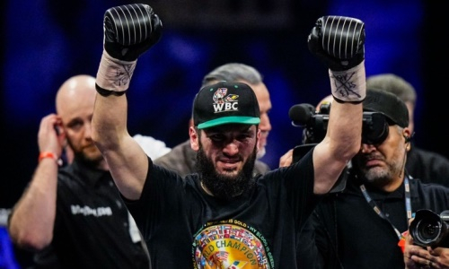 «Он нехороший человек». Бетербиев высмеял Бивола после нокаута