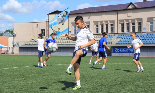 Российский клуб объявил о подписании универсального казахстанского футболиста