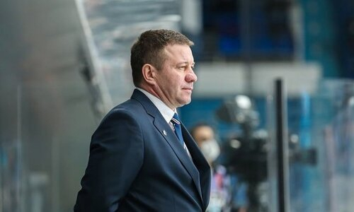 Неизвестный напал на тренера конкурента «Барыса» в КХЛ