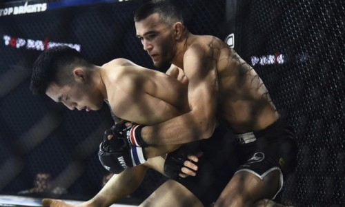 Казахстанского бойца лишили досрочной победы