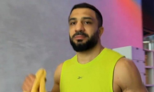 «Следующий чемпион мира». Казахстанский тяжеловес с титулом WBO показал видео с тренировки