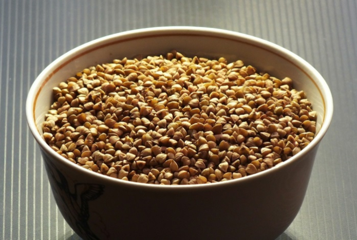 Особенно важно есть после 40 лет. Этот продукт защищает от рака