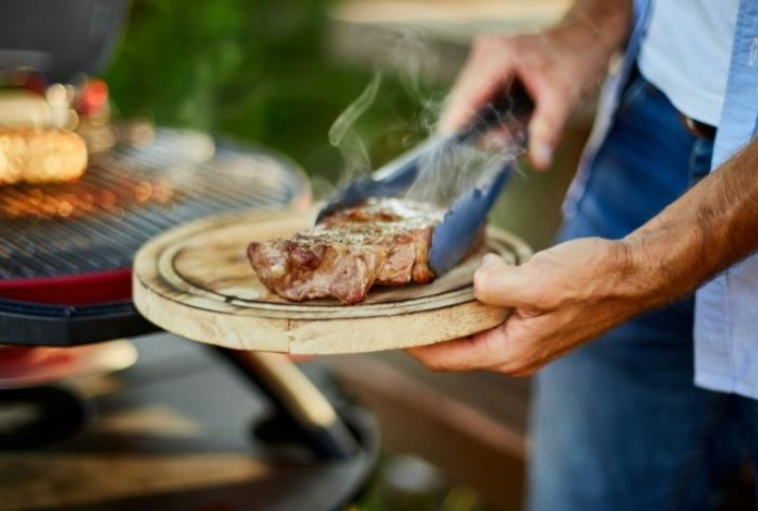 «Вызывает сосудистые катастрофы». Названо самое вредное мясо для здоровья пожилых