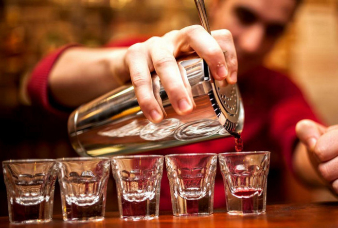 Врач назвал продукты, которые нельзя сочетать с алкоголем