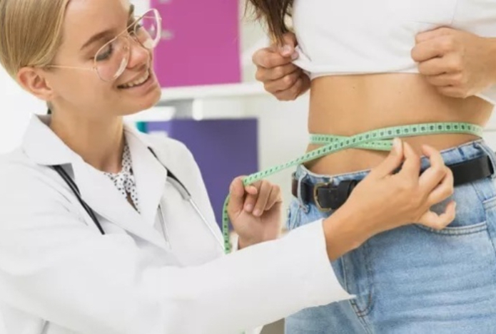 Диетолог рассказала о влиянии яблочного уксуса на похудение