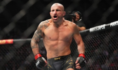 Стали известны гонорары участников главного карда UFC 298