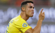 Роналду показал непристойное «фанатам» Месси. Видео